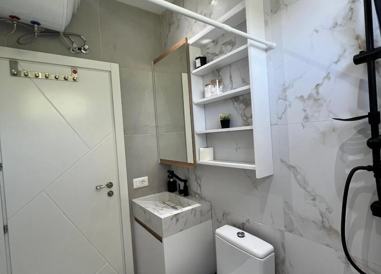 Lumiere House Villa Baks-Rrjoll 0*,