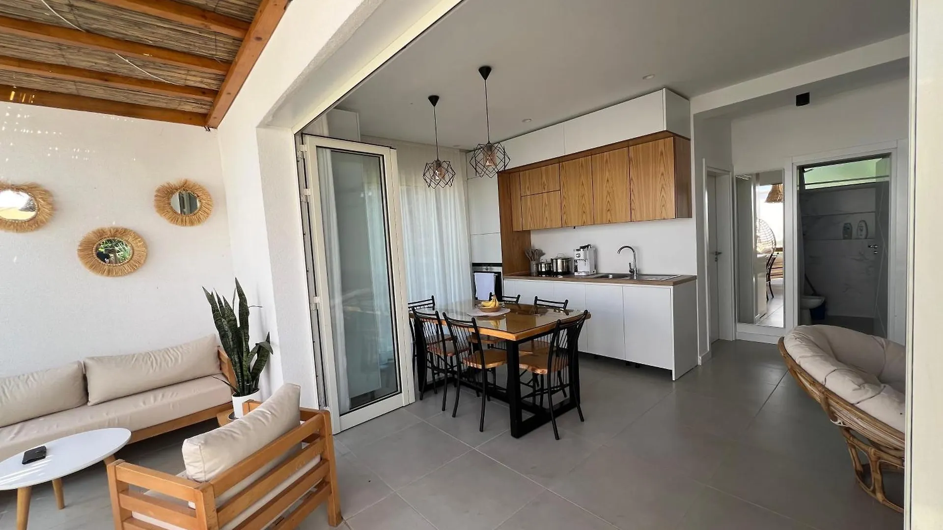 Lumiere House Villa Baks-Rrjoll Vakantiehuis