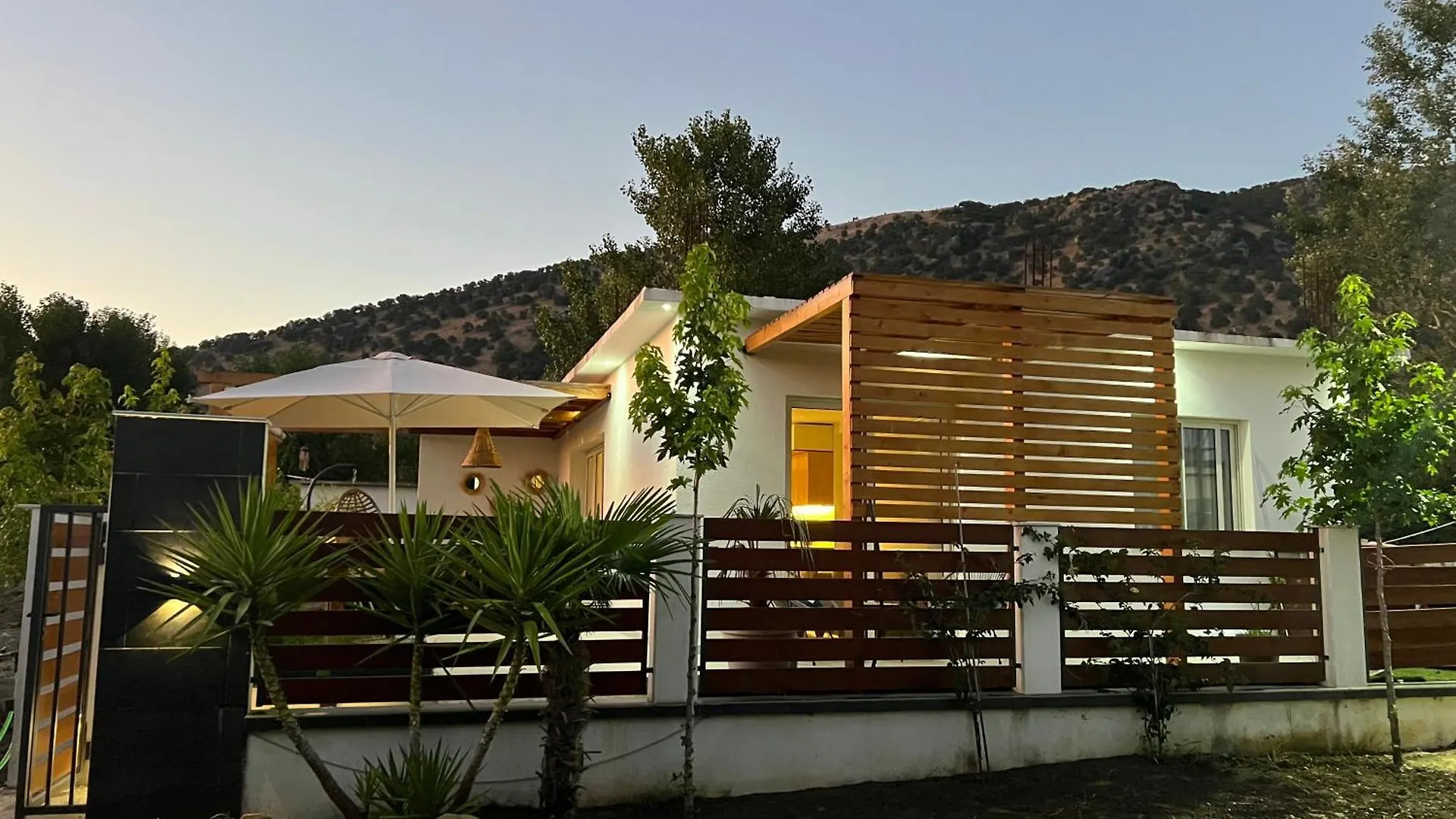 Lumiere House Villa Baks-Rrjoll